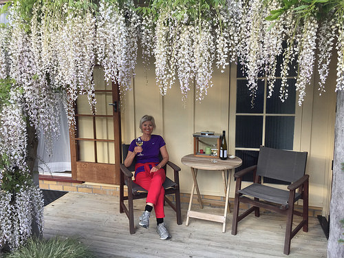 Tasman Village Cottage pam and wine