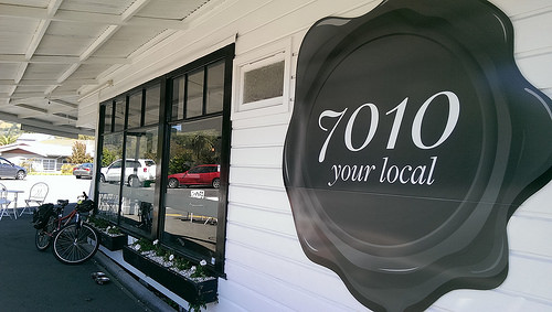 Cafe 7010