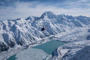 helicopter flight in the mount cook np