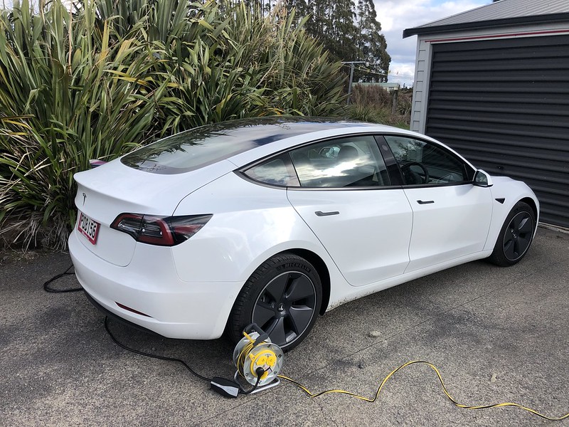 charge de l'hébergement tesla 3